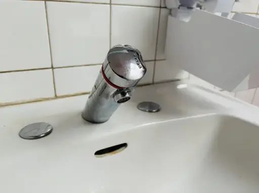 Robinet temporisé mural