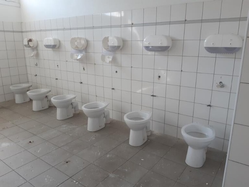 [9.3.423-001] WC  sur pied sans réserve 40cm